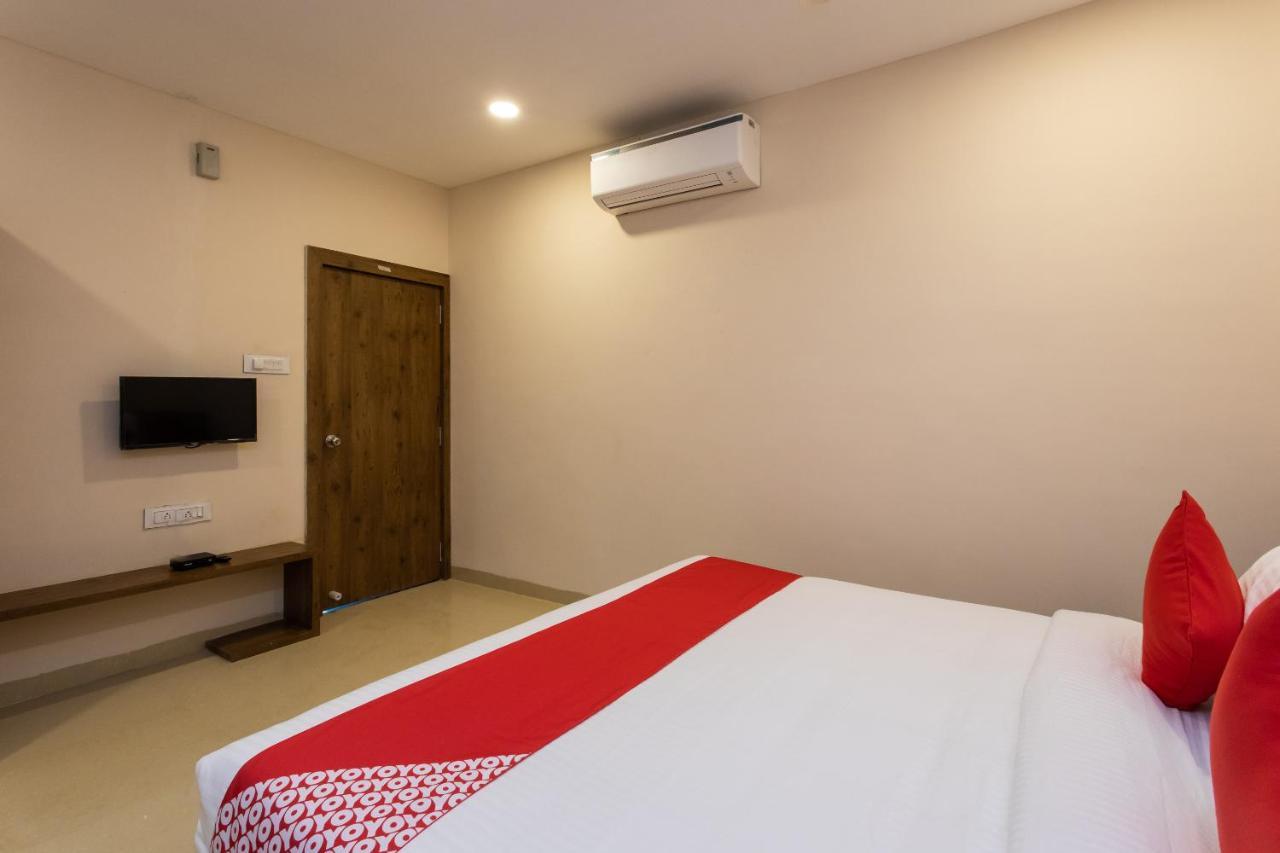 Oyo 77137 Hotle Castle Inn Bombaj Zewnętrze zdjęcie